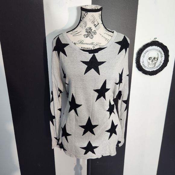 Divided Sweaters - Oversized Star Print Sweater